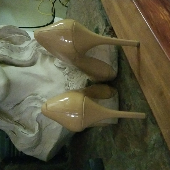 Arturo Chiang women's heels. - Picture 3 of 4